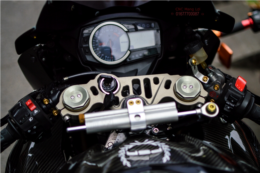 SUZUKI GSXR1000 TOP YOKE